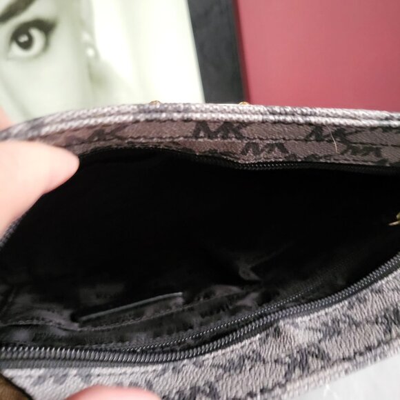 MICHAEL KORS JET SET BLACK MESSENGER TRAVEL BAG - LIKE NEW - Picture 8 of 10